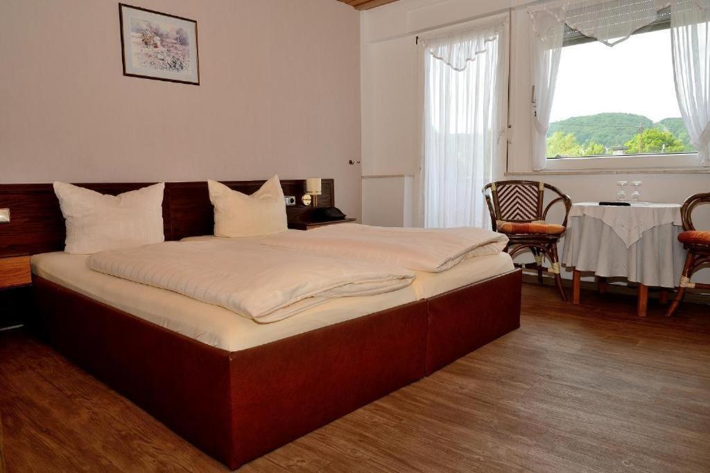 Weinhaus Hotel Zum Josefshof Graach Buitenkant foto